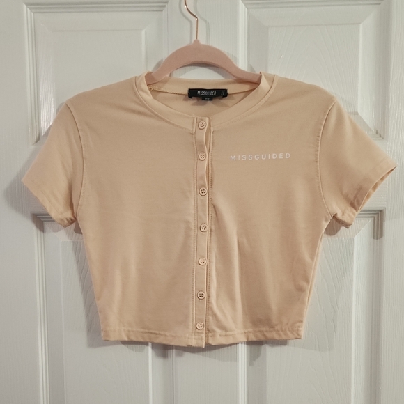 Missguided Tops - Missguided Peach Button-Front Cropped Tee with Logo Tag